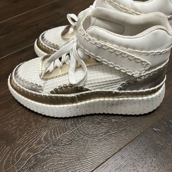 Chic White and Silver Women's Sneakers - Picture 2 of 6